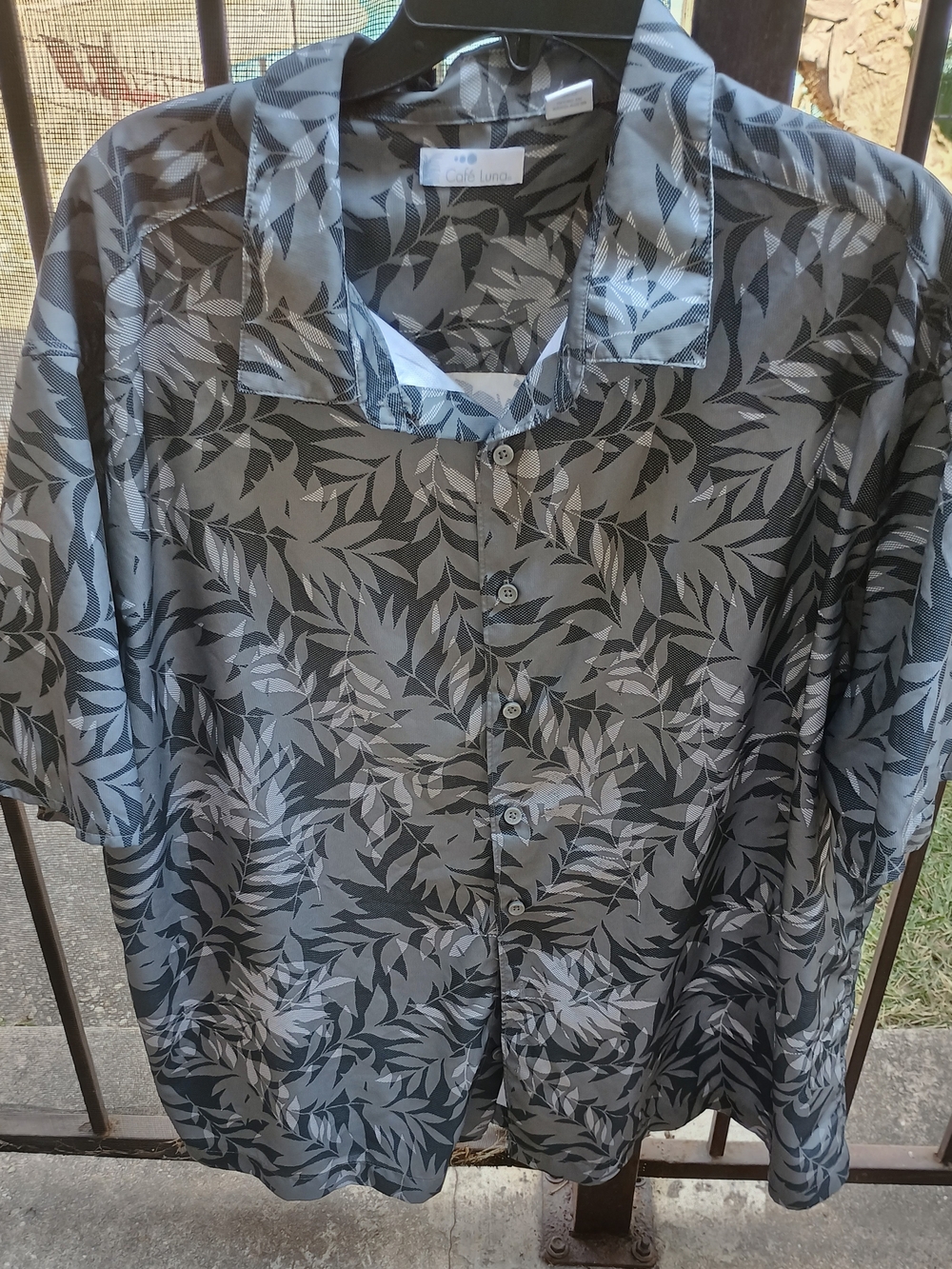 Men's Short-Sleeve Button-Up Jacket - Gray Leaf Print